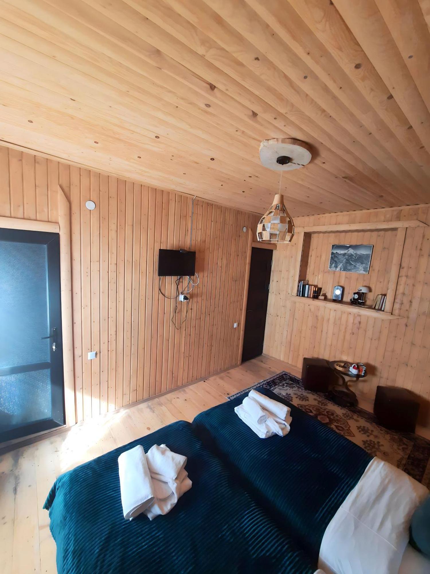 Bana Hotel Kazbegi Bagian luar foto