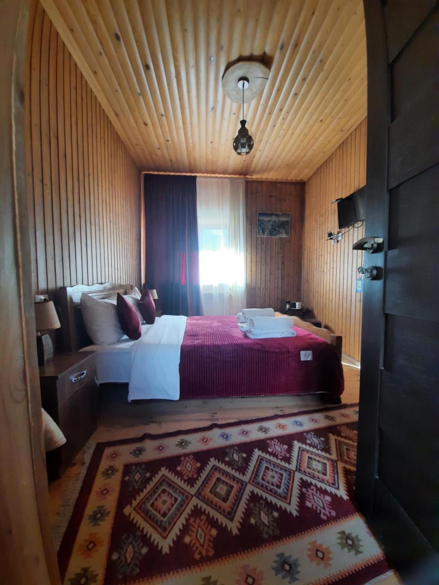 Bana Hotel Kazbegi Bagian luar foto